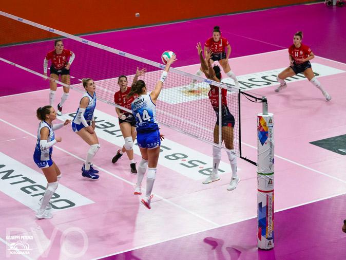 Serie A2 femminile. Pinerolo-Lpm Mondovi  